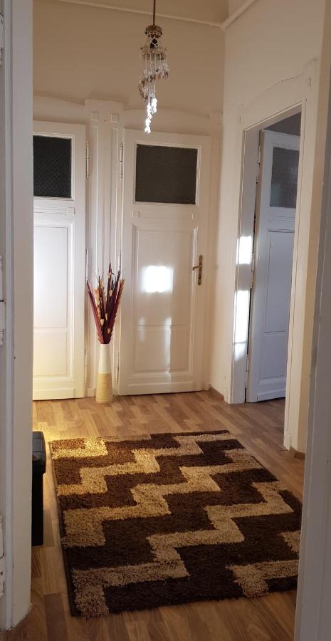 Center Royalty Apartment Budapest Eksteriør billede