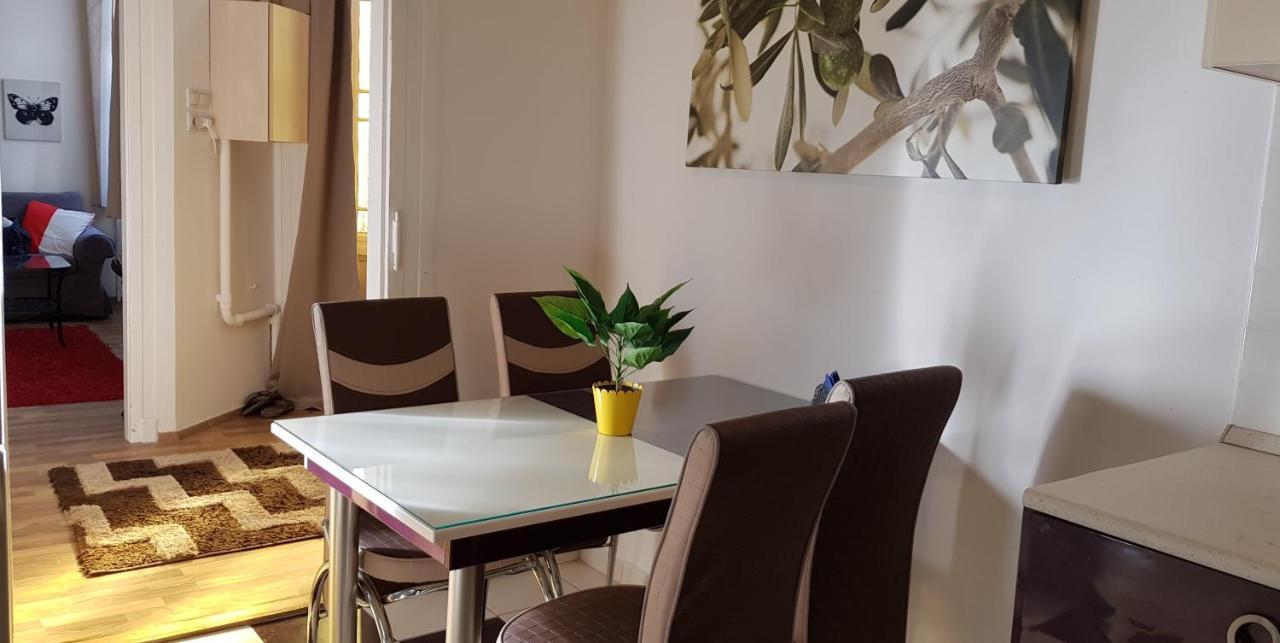 Center Royalty Apartment Budapest Eksteriør billede