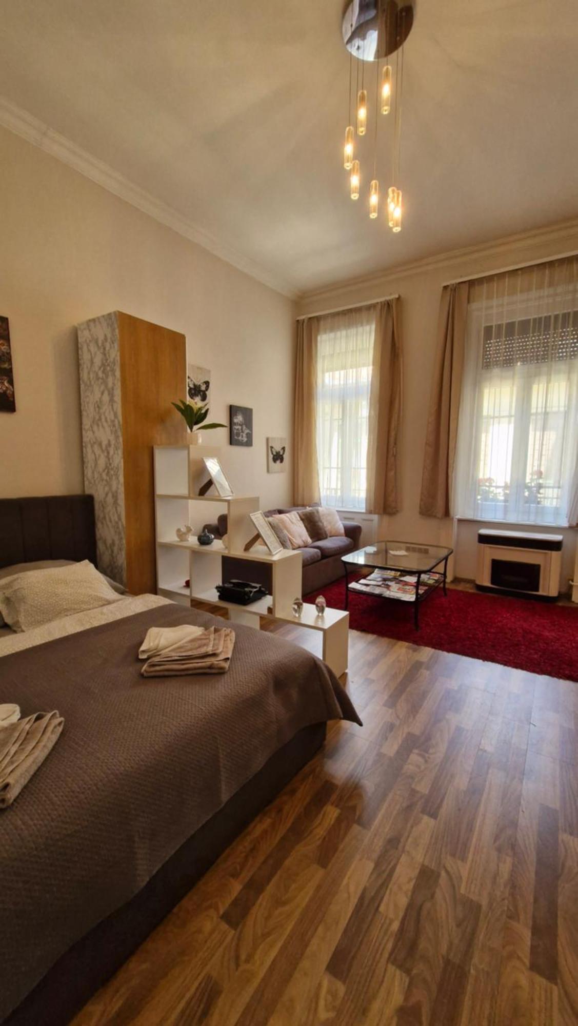 Center Royalty Apartment Budapest Eksteriør billede