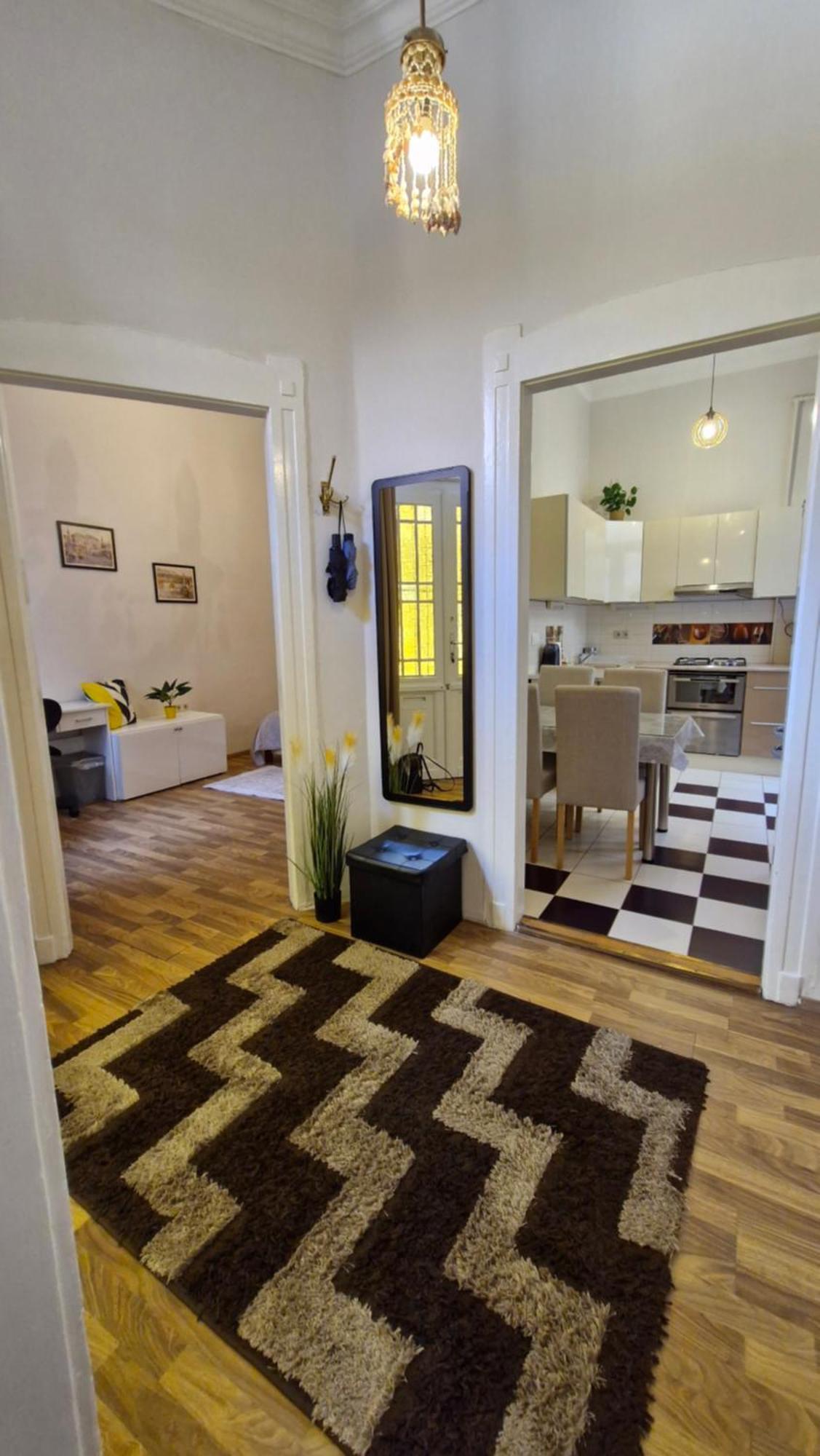 Center Royalty Apartment Budapest Eksteriør billede