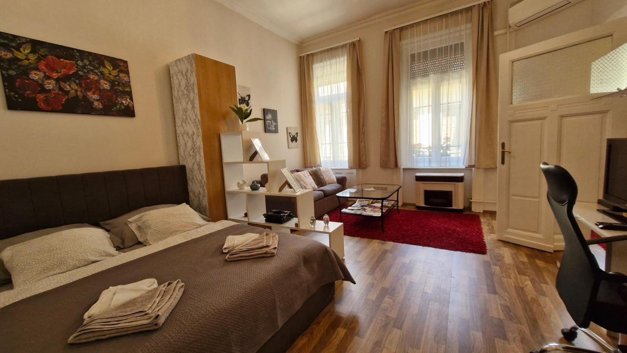 Center Royalty Apartment Budapest Eksteriør billede