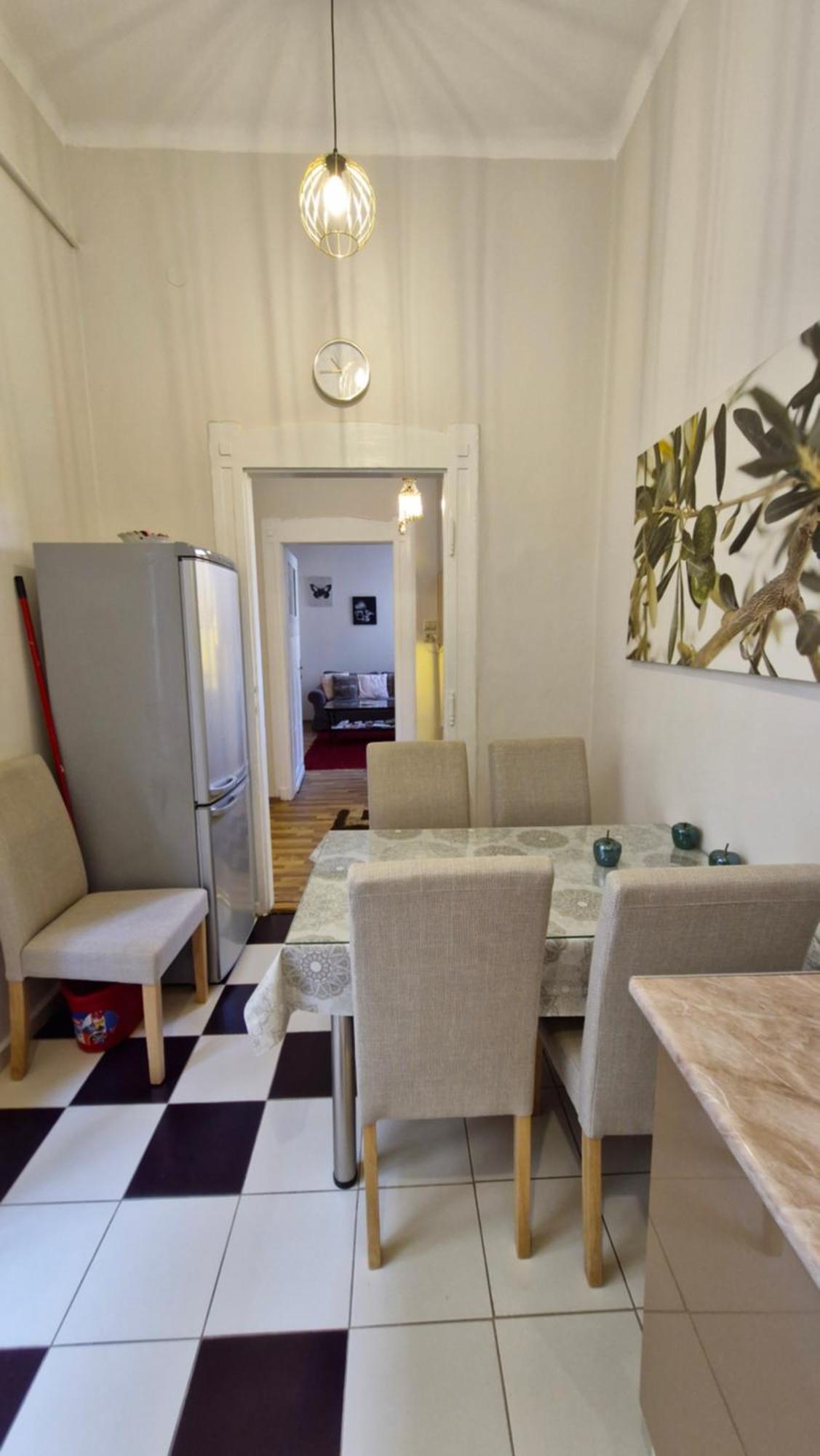 Center Royalty Apartment Budapest Eksteriør billede