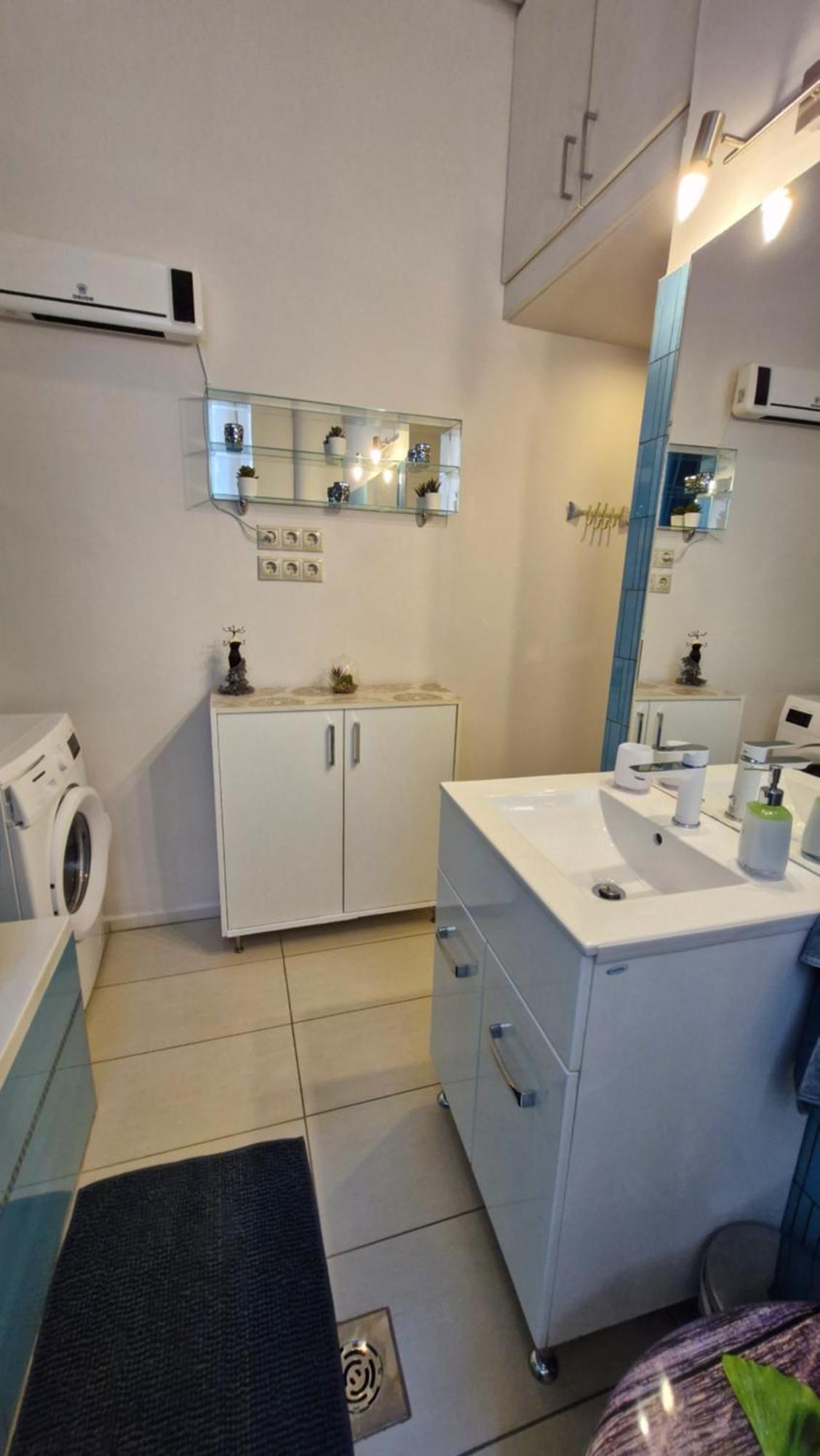 Center Royalty Apartment Budapest Eksteriør billede