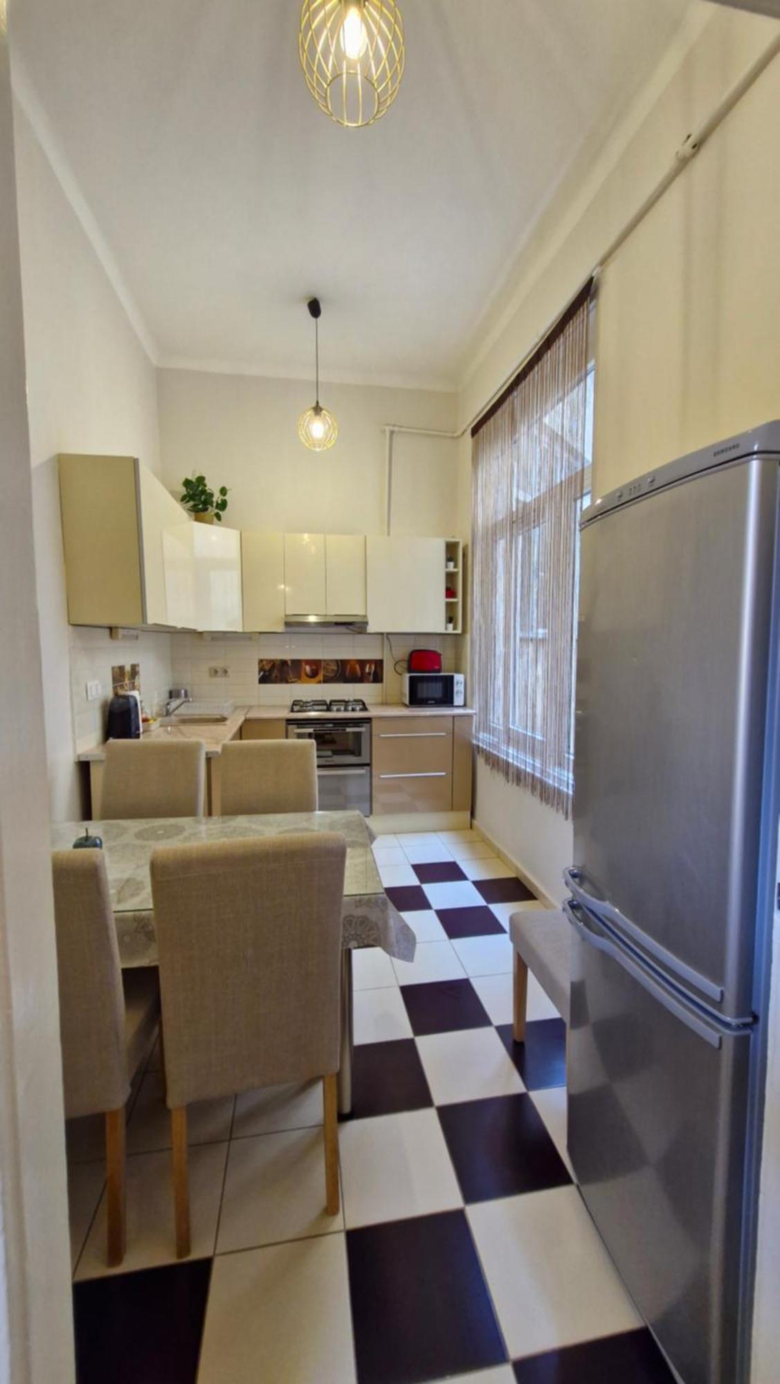 Center Royalty Apartment Budapest Eksteriør billede